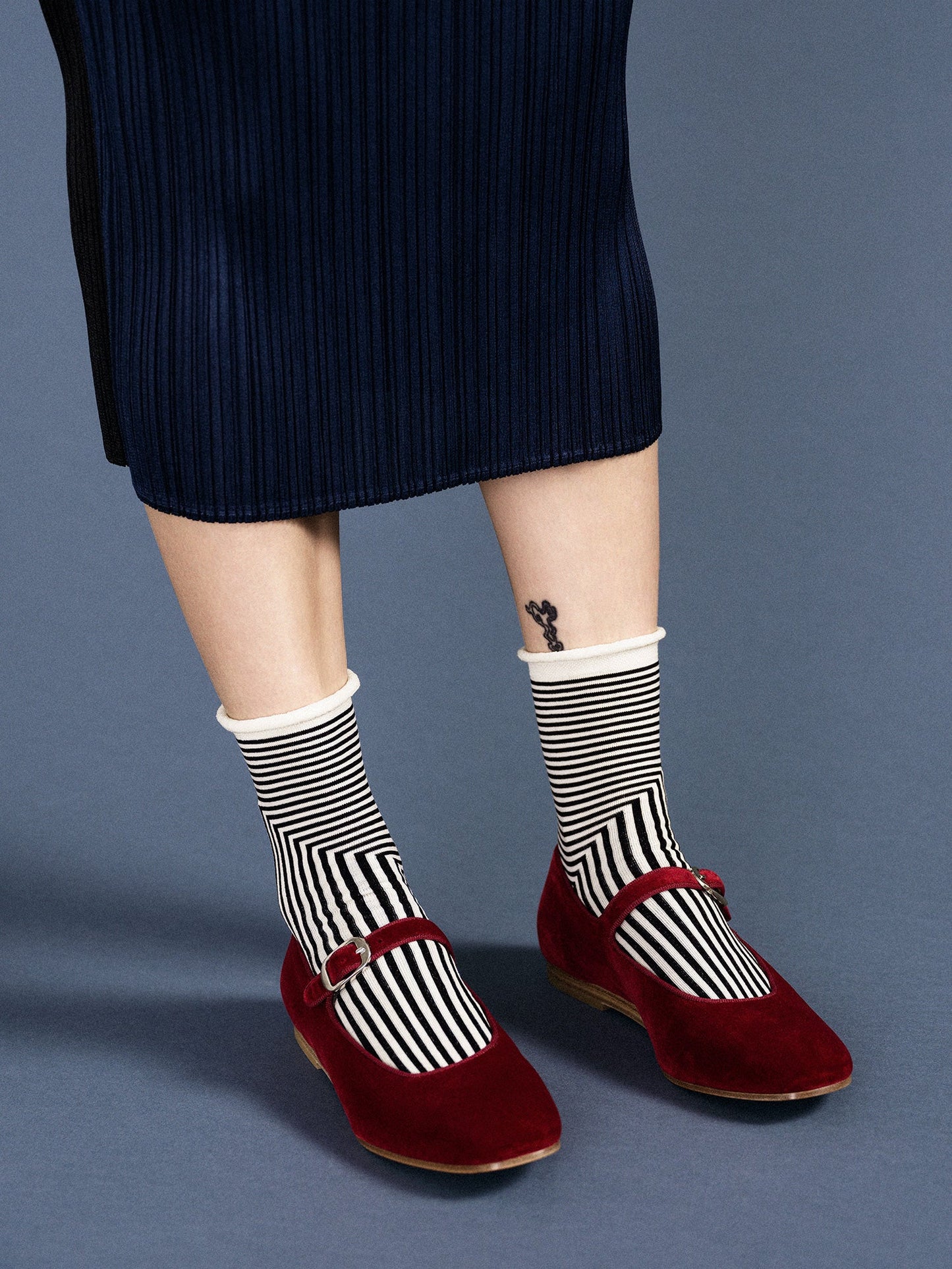 lady wearing Corbusier Crew socks