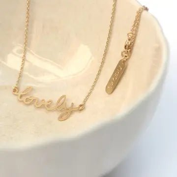 Titlee Lovely necklace in a bowl